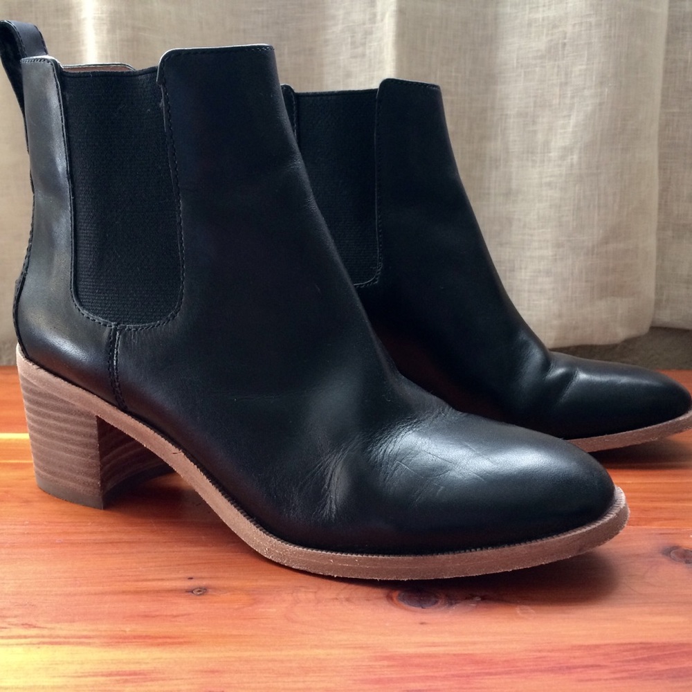 Madewell black leather Frankie chelsea boots